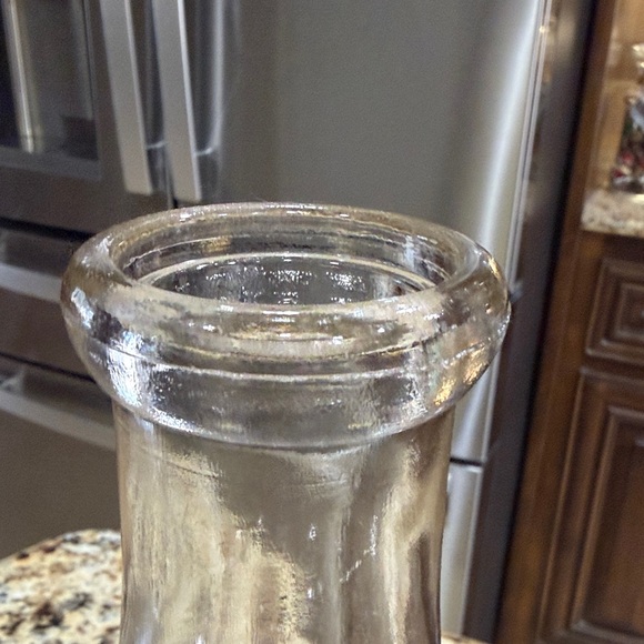 Set of 2 Vintage Clear Glass Milk Bottles - Picture 3 of 12